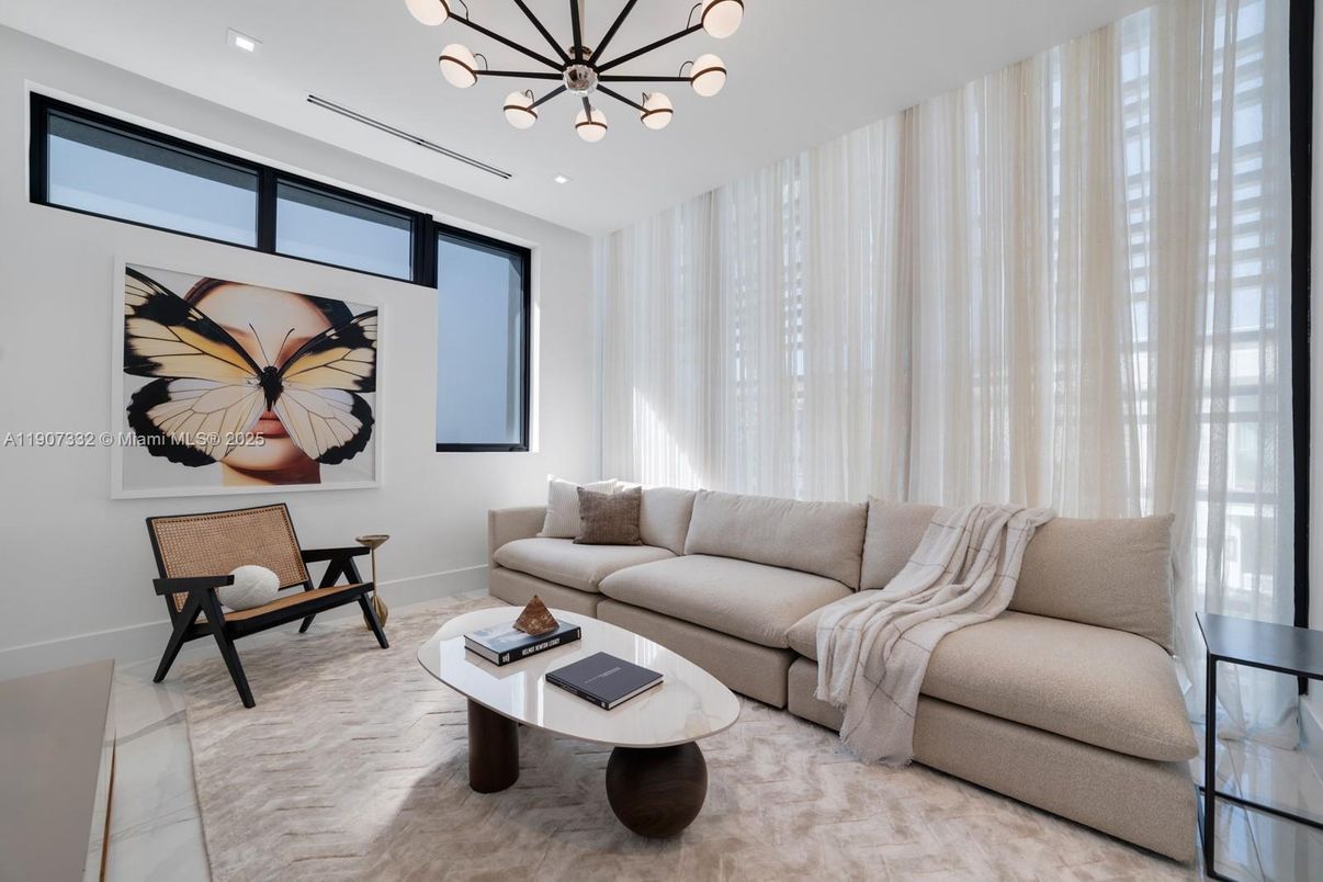 Interior, Living room, Pendant Lights, Recessed Lighting