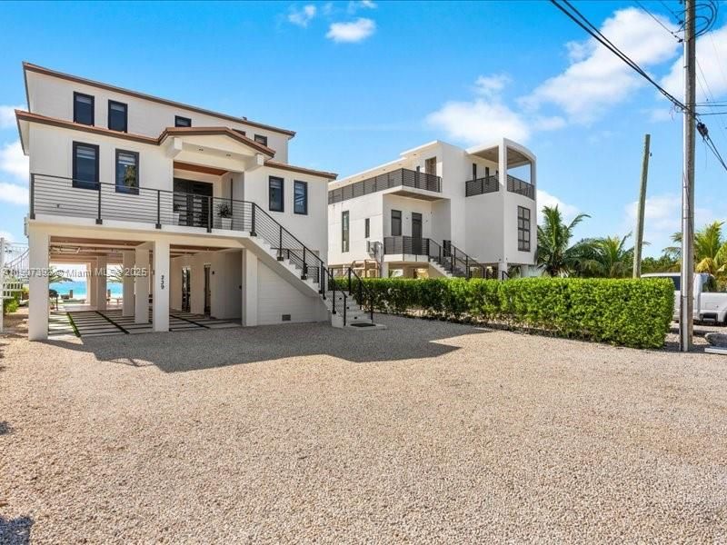 Backyard, Exterior, Facade, Modern