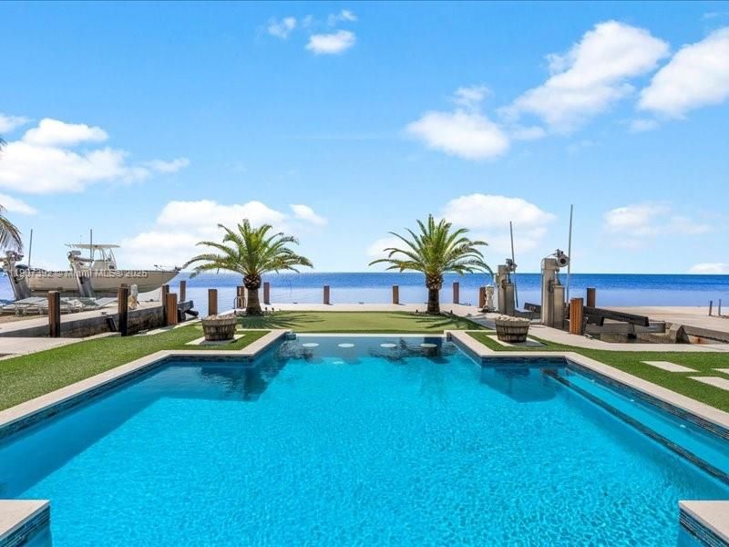 Exterior, Pool, Water