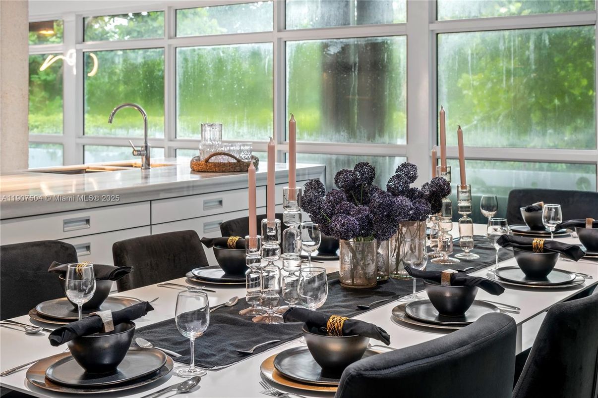 Dining room, Interior