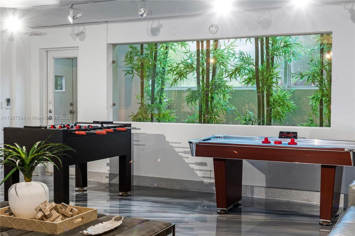 Billiard Table, Game Room, Interior