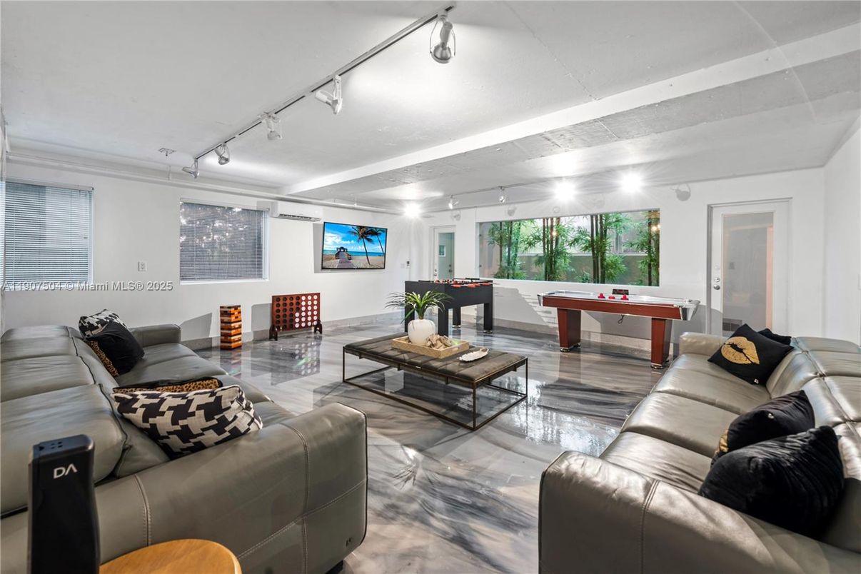 Billiard Table, Game Room, Interior, Living room