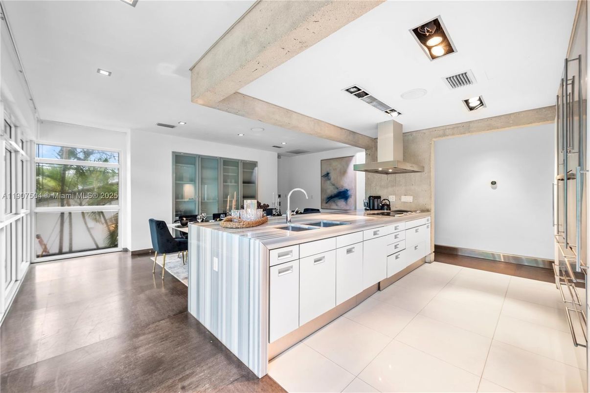 Dining room, Interior, Kitchen, Recessed Lighting, Tile Countertops