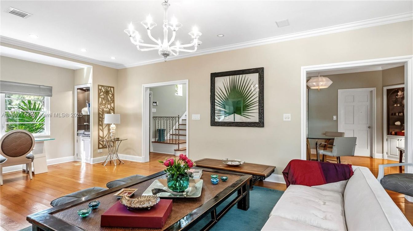 Chandelier, Dining room, Interior, Living room, Recessed Lighting, Wood Texture Flooring