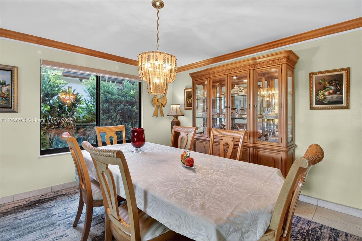 Chandelier, Dining room, Interior