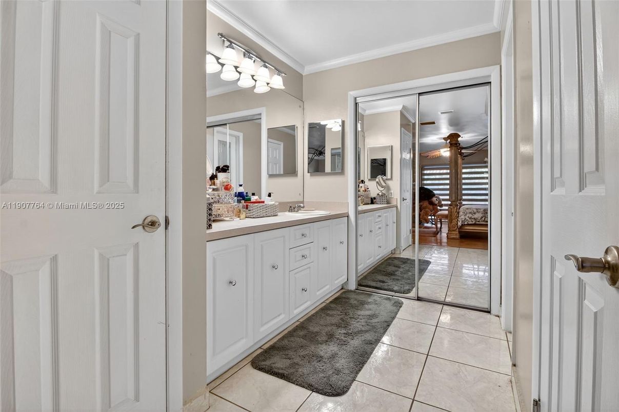 Bathroom, Dual Sink Vanities, Interior