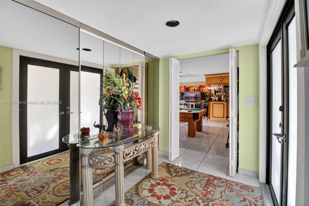 Game Room, Interior, Recessed Lighting