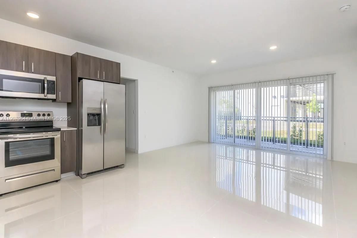 Empty room, Interior, Kitchen, Recessed Lighting, Stainless Steel Appliances