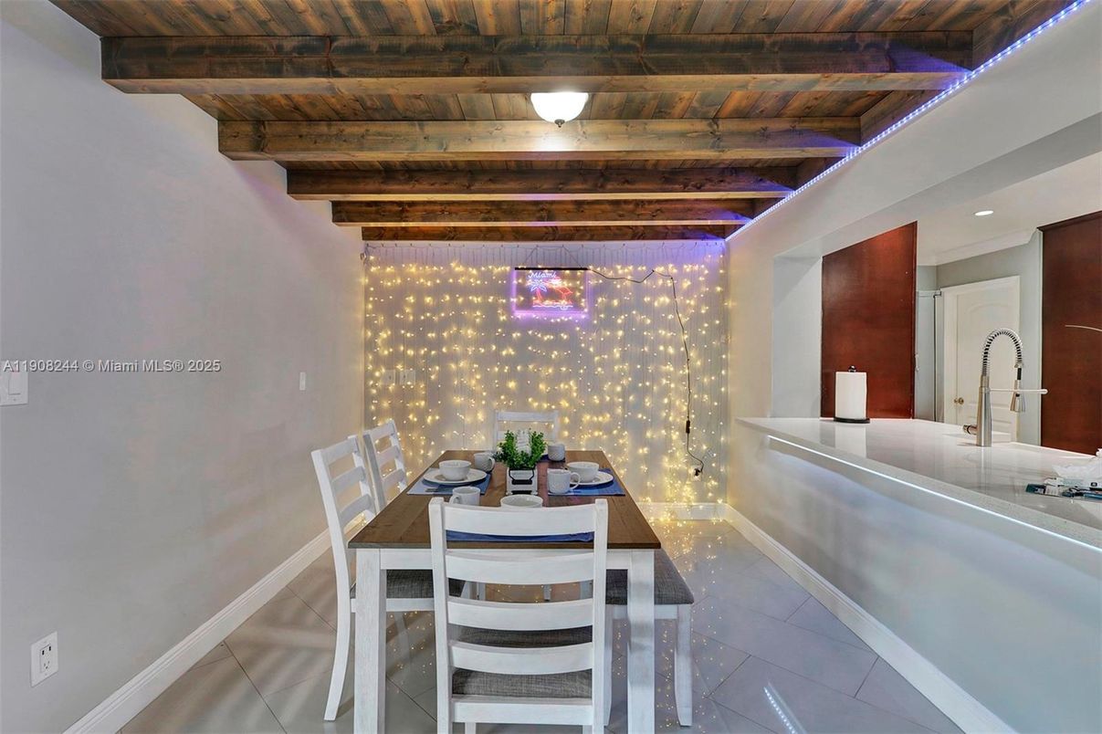 Dining room, Interior, Wooden Beams, Wooden Ceilings