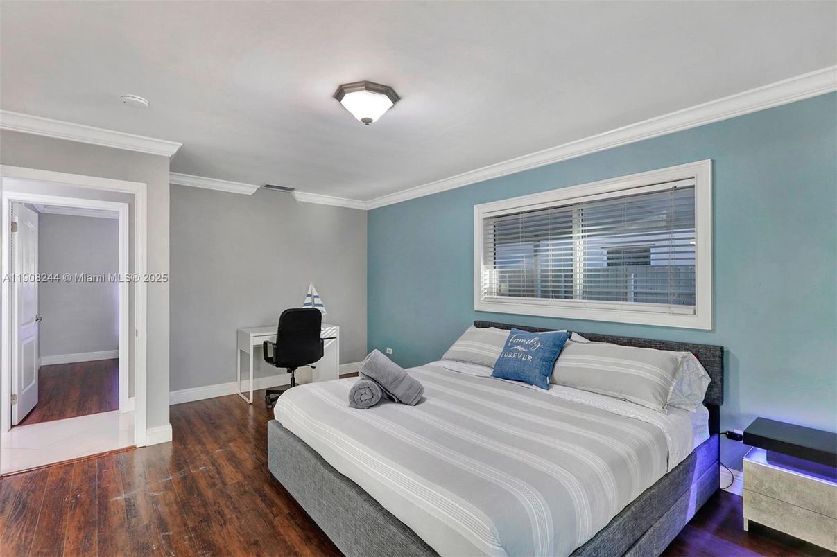 Bedroom, Home Office, Interior, Wood Texture Flooring