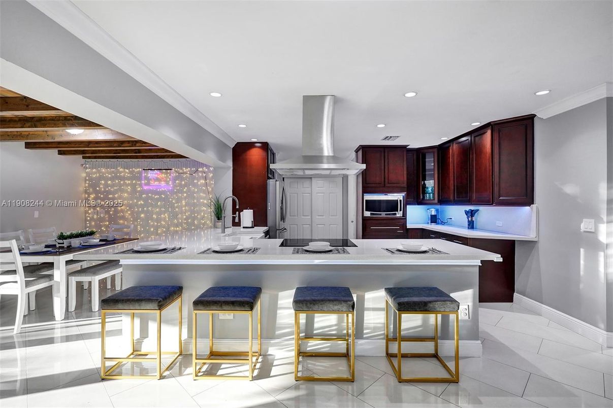 Dining room, Interior, Kitchen, Recessed Lighting, Stainless Steel Appliances