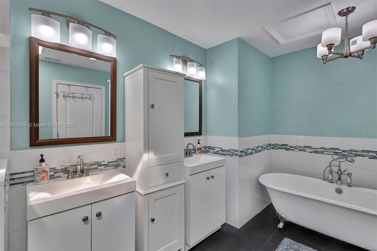 Bathroom, Dual Sink Vanities, Free Standing Baths, Interior