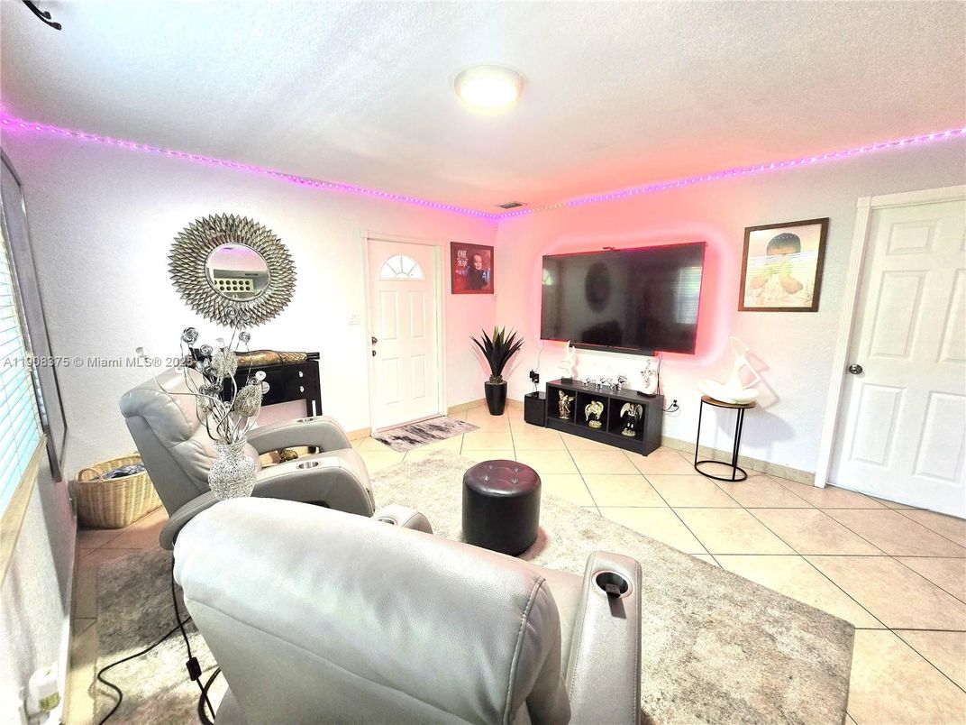 Fireplace, Interior, Living room, Recessed Lighting