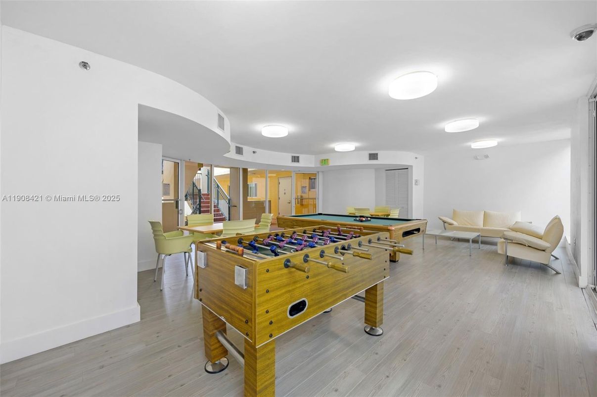 Billiard Table, Game Room, Interior, Wood Texture Flooring