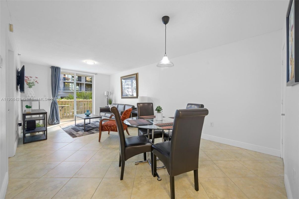 Dining room, Interior, Living room, Pendant Lights