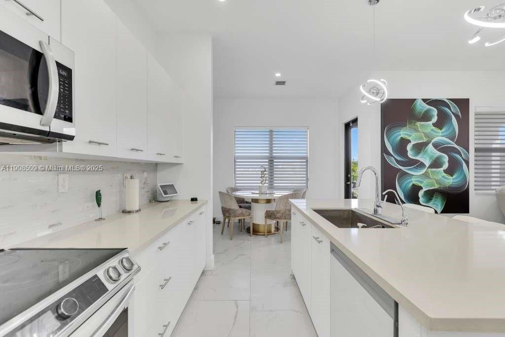 Dining room, Interior, Kitchen, Marble, Pendant Lights, Recessed Lighting, Stainless Steel Appliances