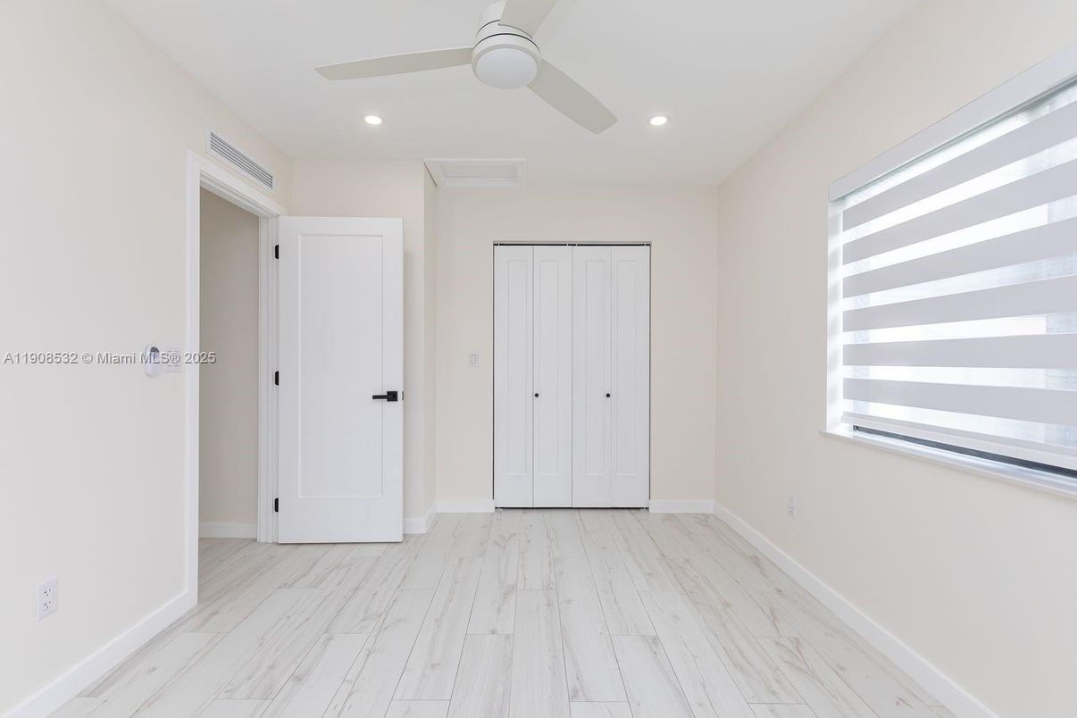 Empty room, Interior, Marble, Recessed Lighting