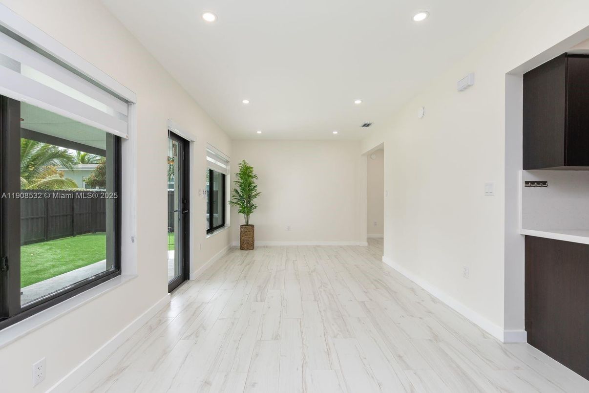 Empty room, Interior, Marble, Recessed Lighting