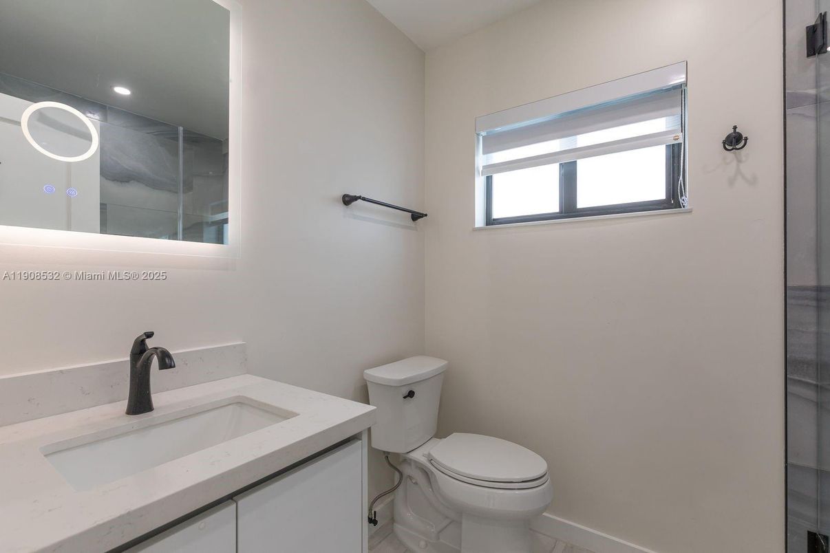 Bathroom, Interior, Marble, Recessed Lighting