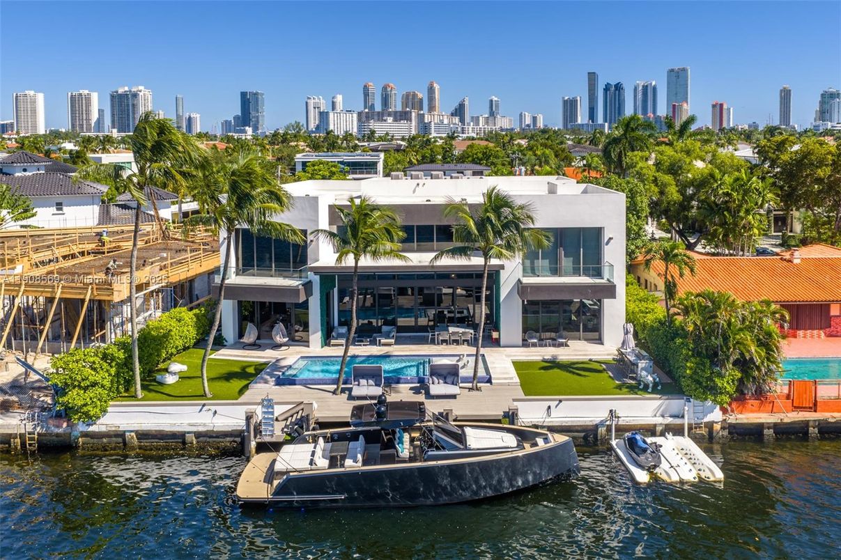Exterior, Pool, Skyline