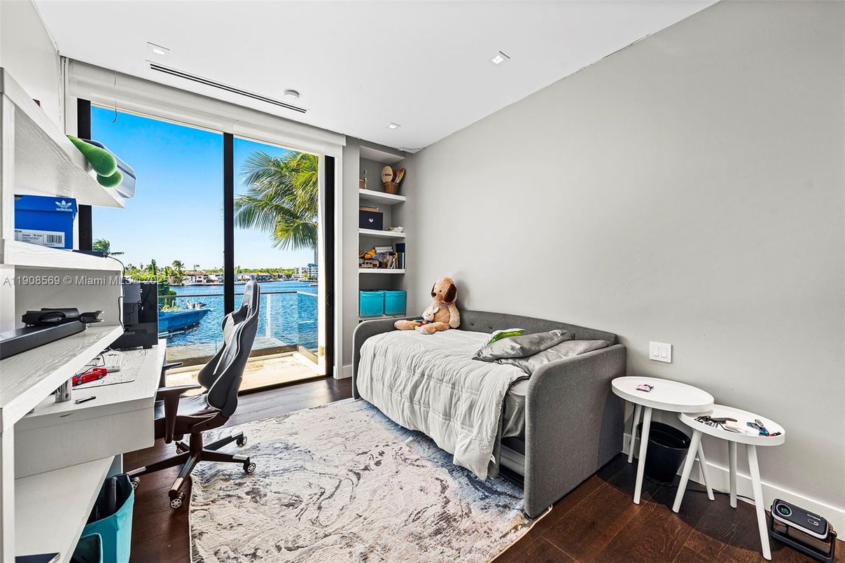 Bedroom, Home Office, Interior, Recessed Lighting, Water, Wood Texture Flooring