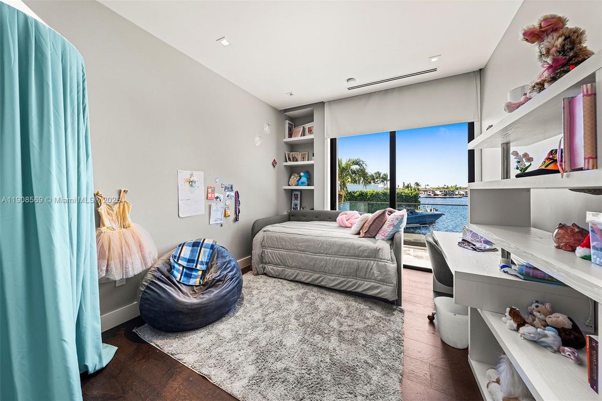 Bedroom, Interior, Recessed Lighting, Water, Wood Texture Flooring