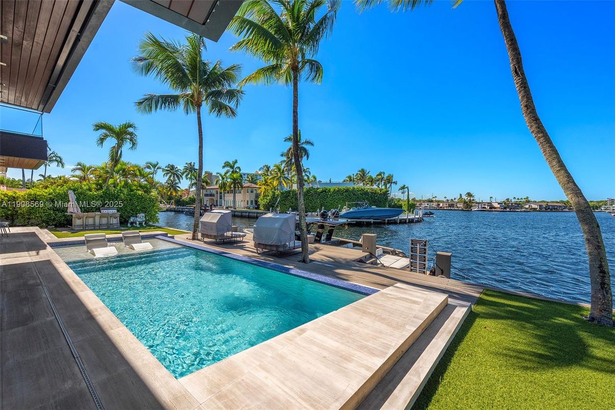 Exterior, Pool, Water