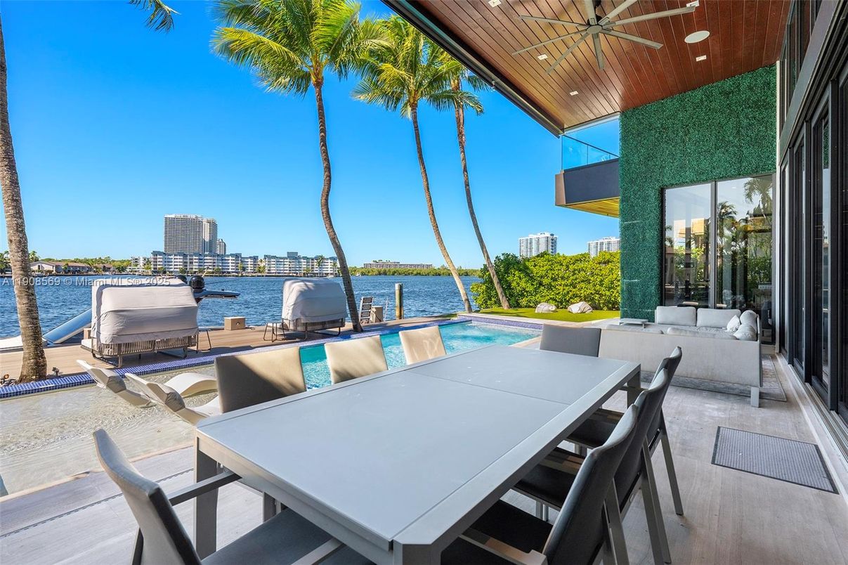 Exterior, Pool, Water