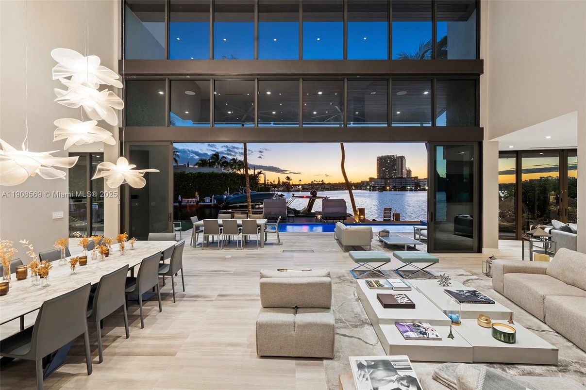 Interior, Living room, Water