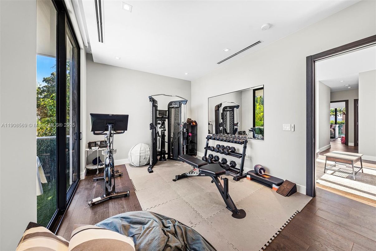 Fitness Equipment, Interior, Recessed Lighting, Wood Texture Flooring