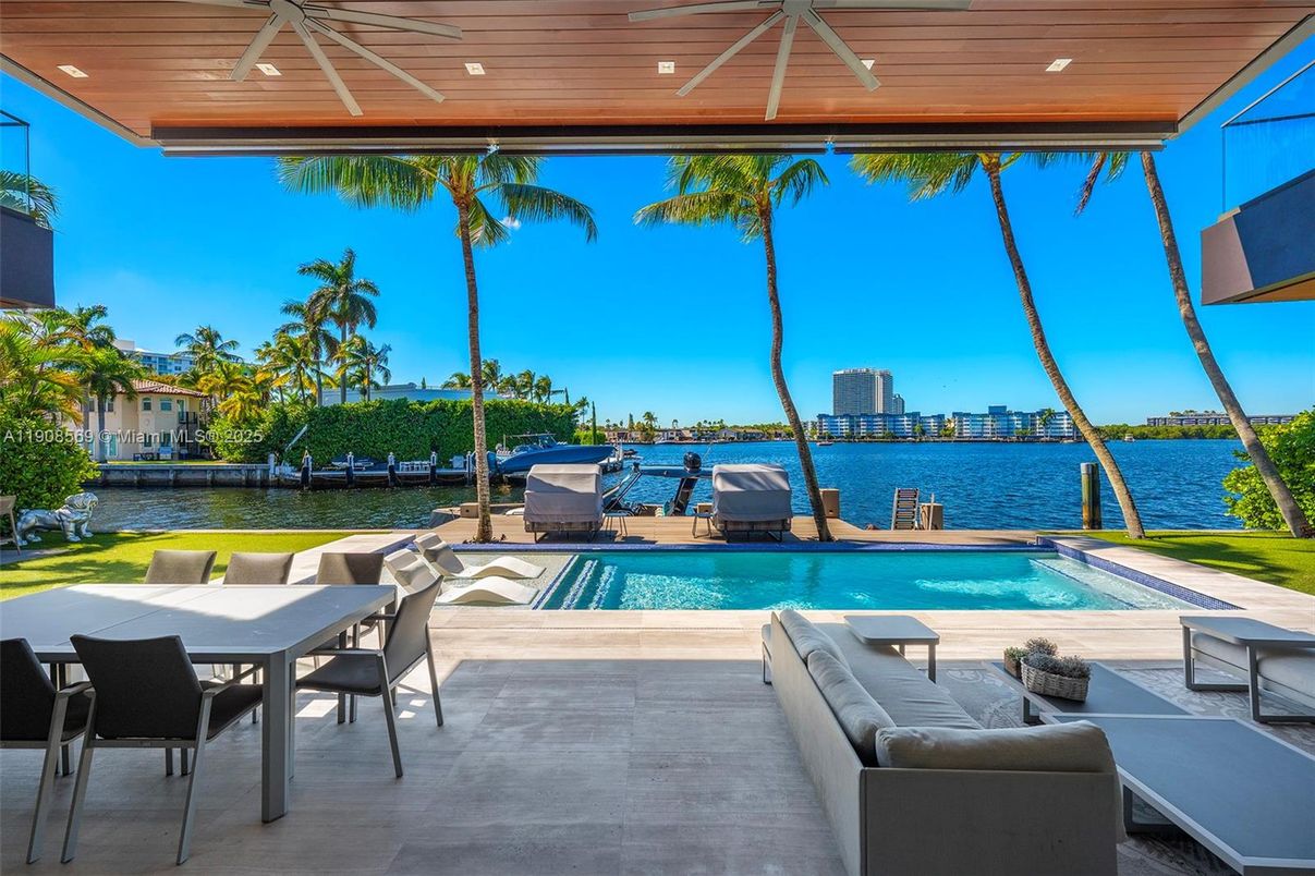 Exterior, Pool, Water