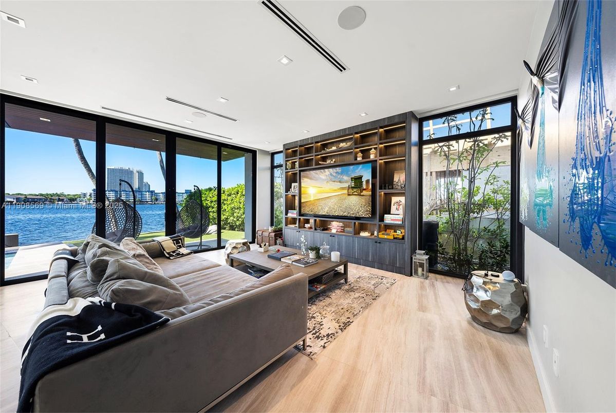 Interior, Living room, Recessed Lighting, Water, Wood Texture Flooring