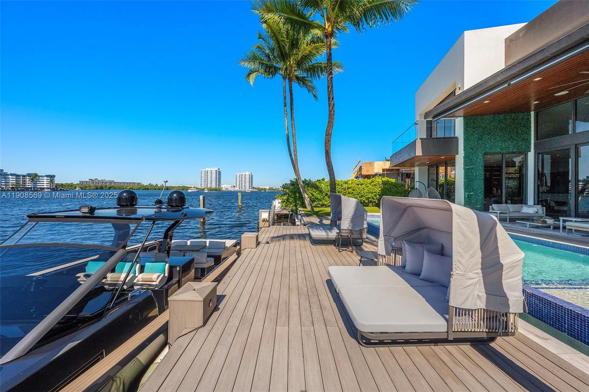 Exterior, Pool, Water