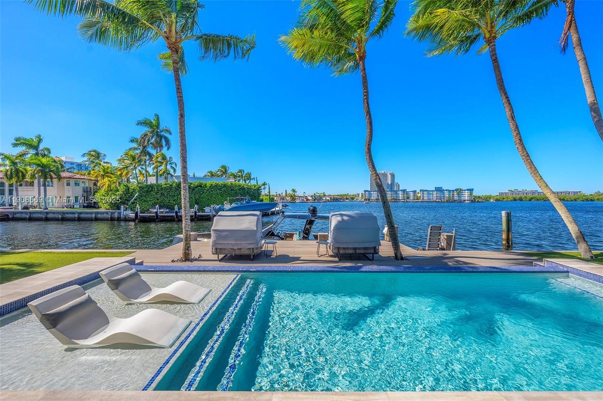 Exterior, Pool, Water