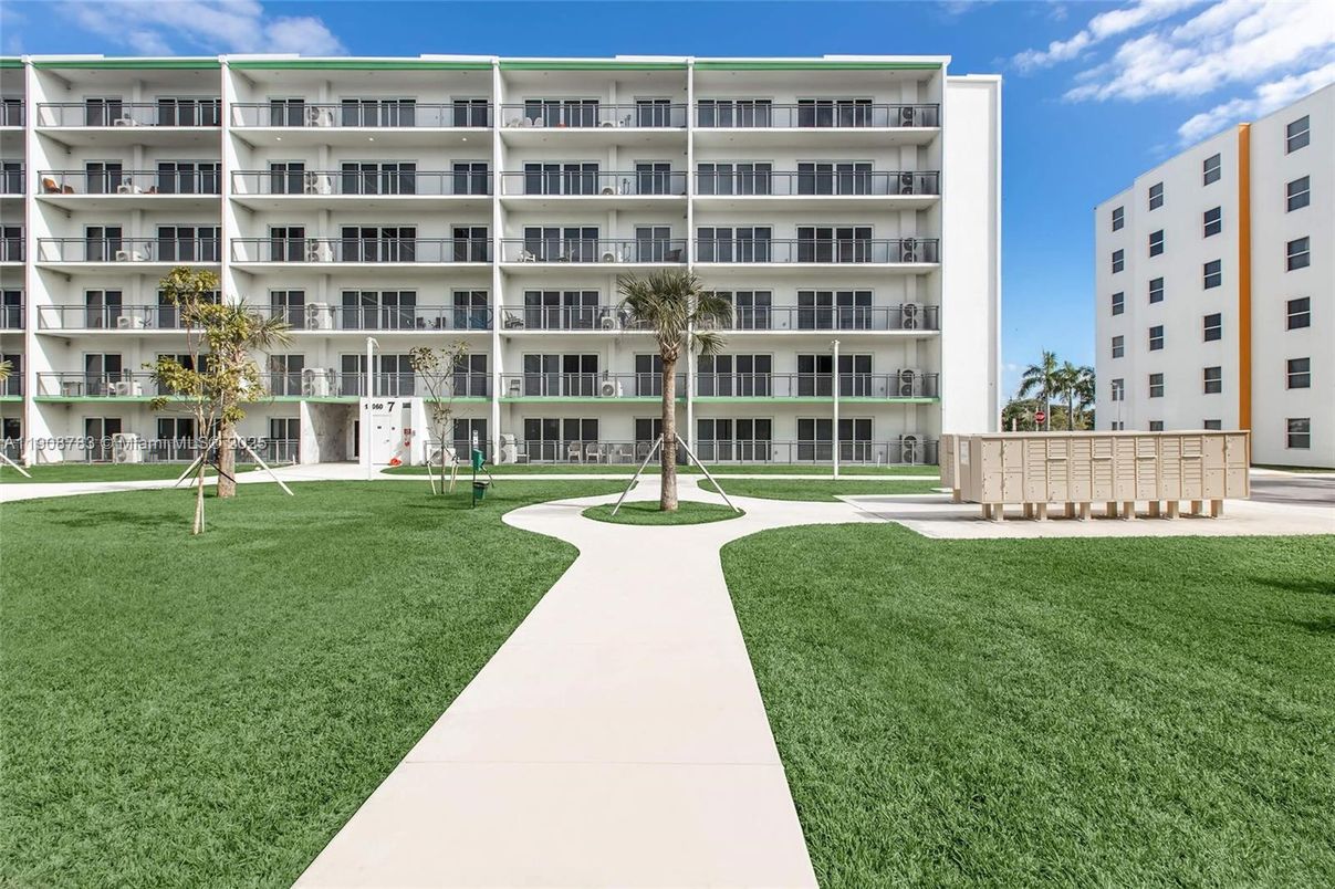 Backyard, Exterior, Facade, Condo Building