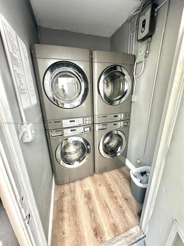 Interior, Utility Closets, Washer, Wood Texture Flooring