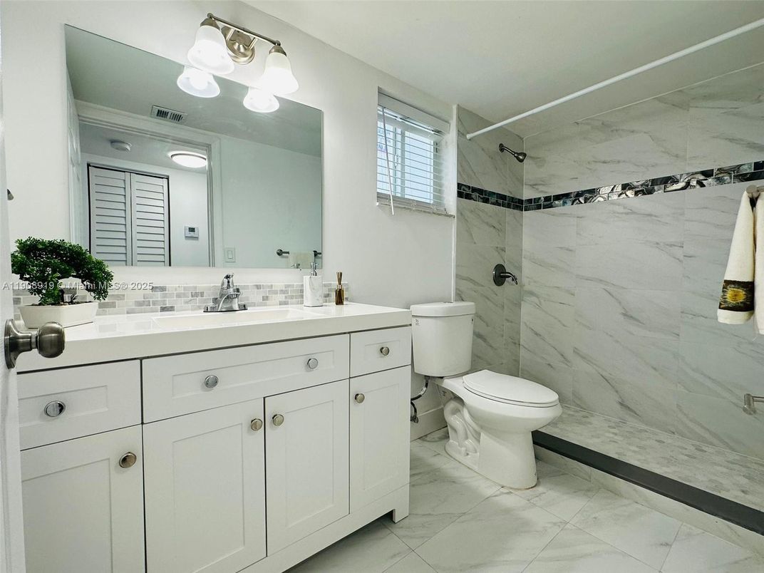 Bathroom, Interior, Marble, Marble Walls