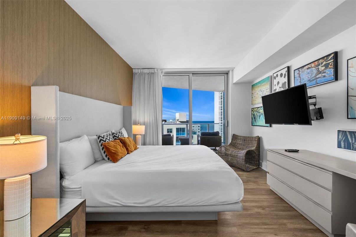 Bedroom, Interior, Water, Wood Texture Flooring