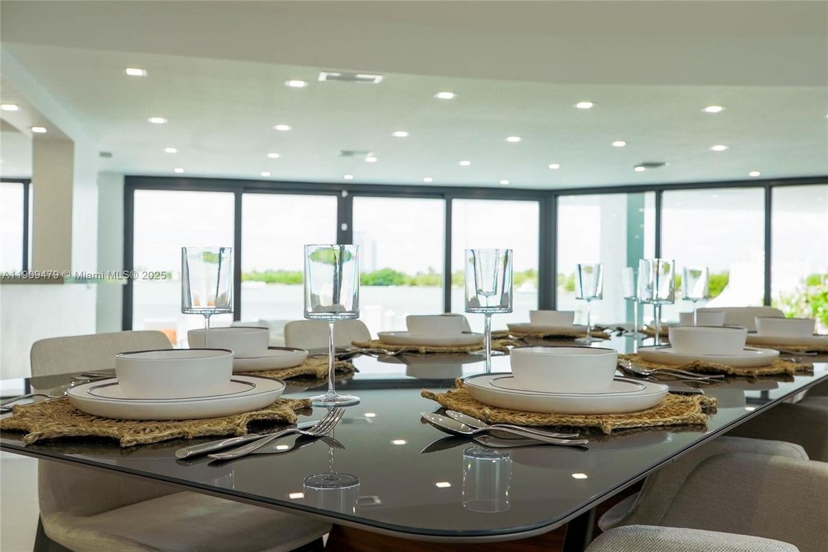 Interior, Living room, Recessed Lighting, Water