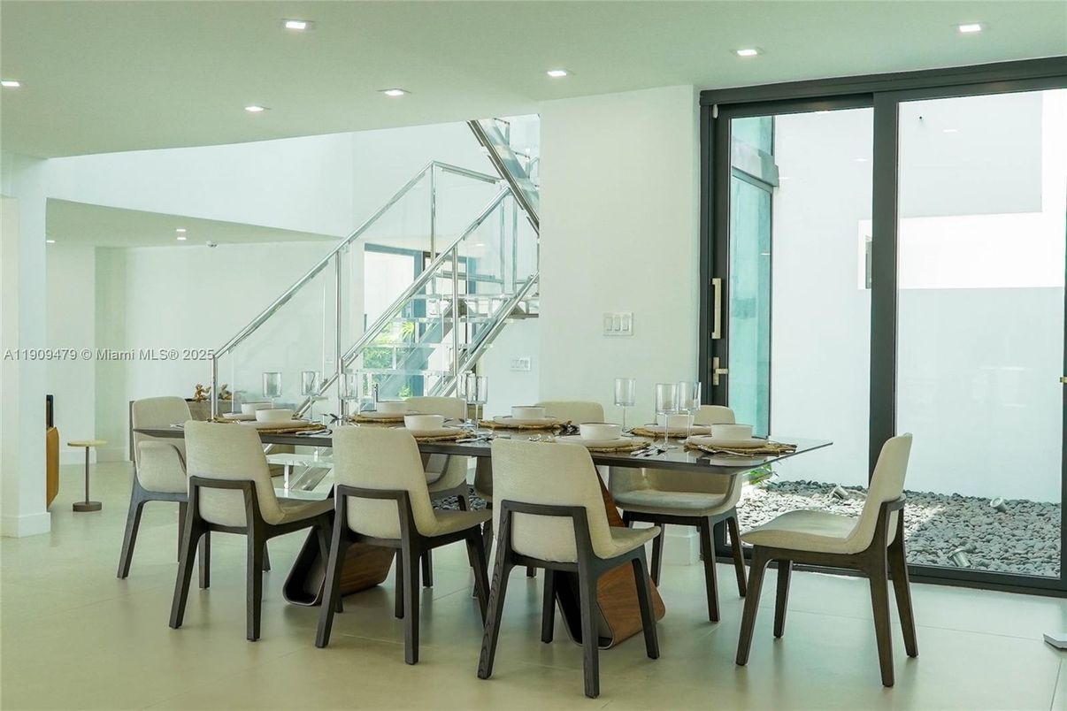 Dining room, Interior, Recessed Lighting