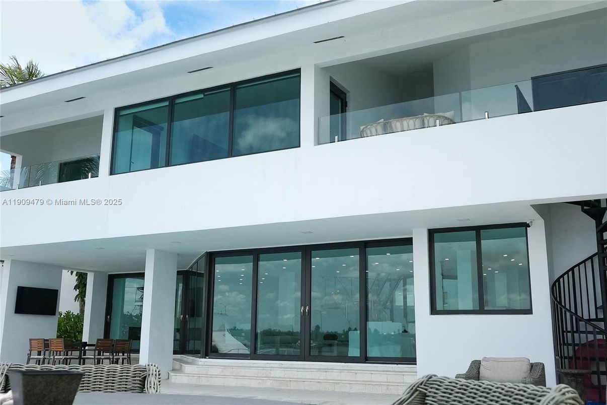 Exterior, Facade, None