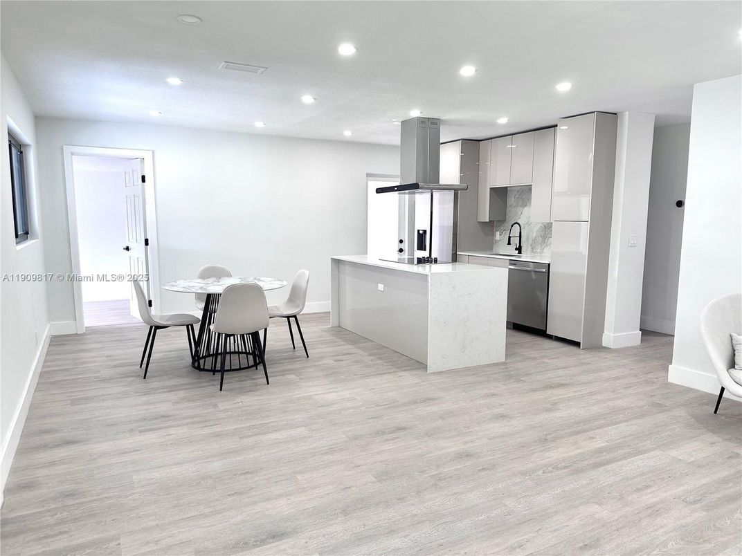 Dining room, Interior, Kitchen, Recessed Lighting, Wood Texture Flooring