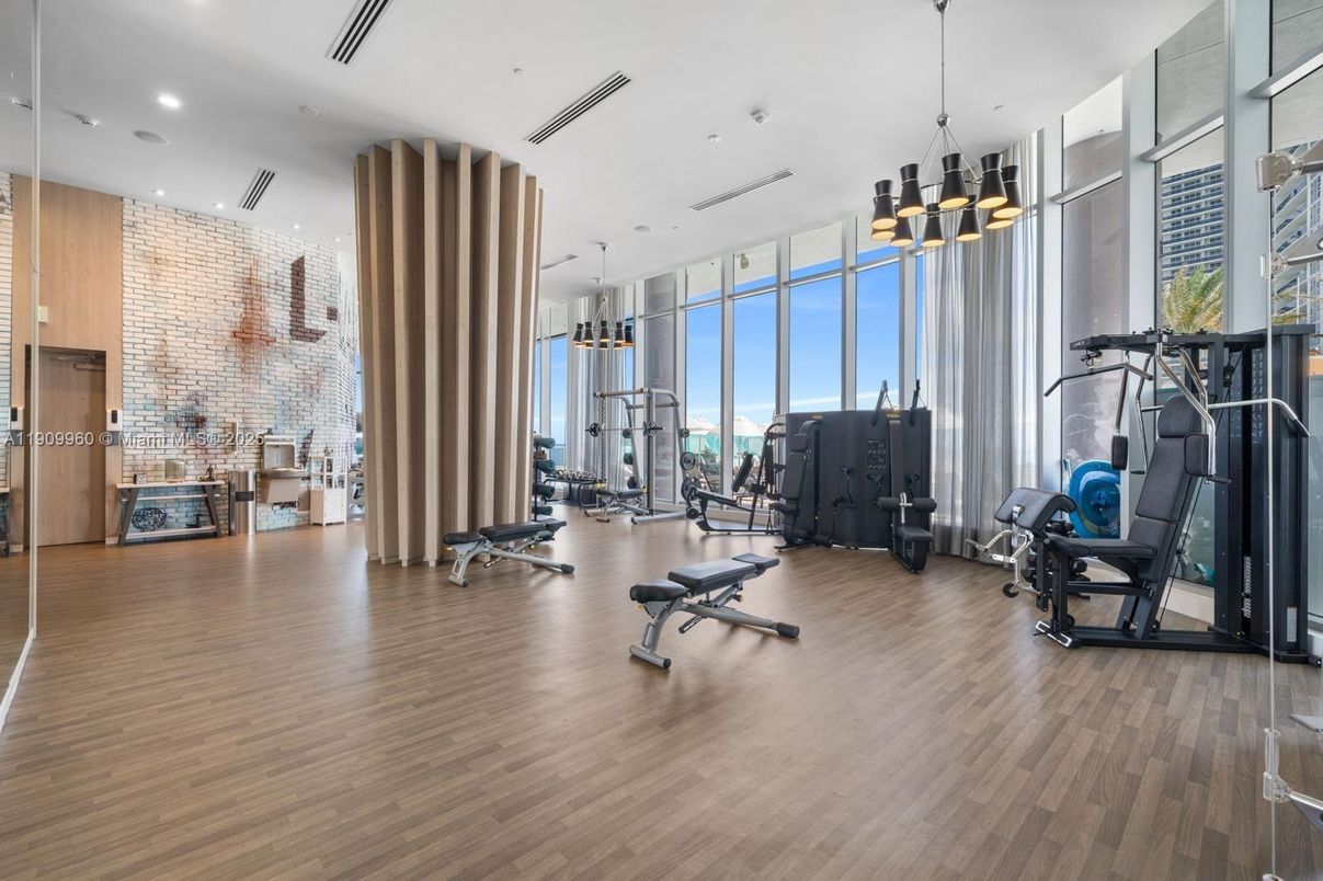 Fitness Equipment, Interior, Pendant Lights, Recessed Lighting, Wood Texture Flooring