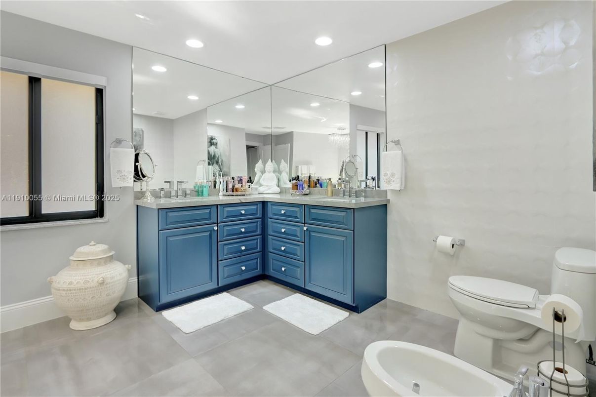 Bathroom, Interior, Recessed Lighting