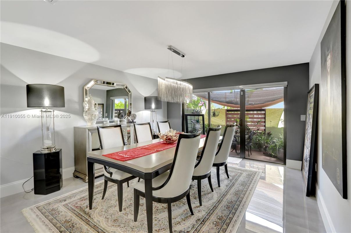 Chandelier, Dining room, Interior