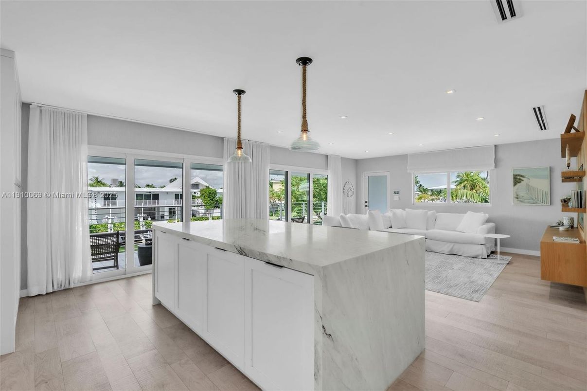 Interior, Kitchen, Living room, Pendant Lights, Recessed Lighting, Wood Texture Flooring