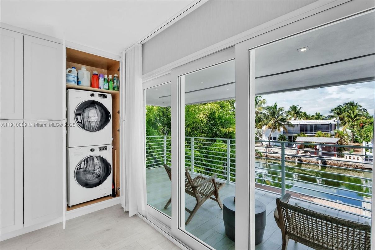 Interior, Recessed Lighting, Utility Closets, Washer, Wood Texture Flooring