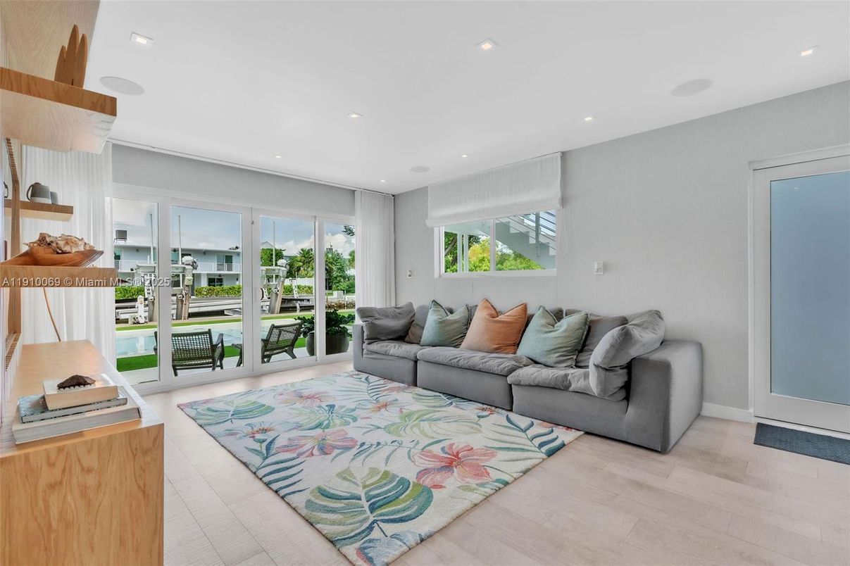 Interior, Living room, Recessed Lighting, Water, Wood Texture Flooring