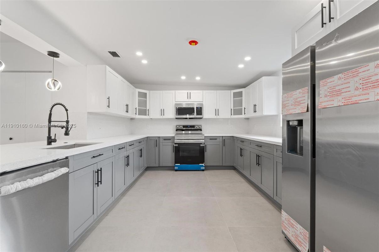 Interior, Kitchen, Pendant Lights, Recessed Lighting, Stainless Steel Appliances