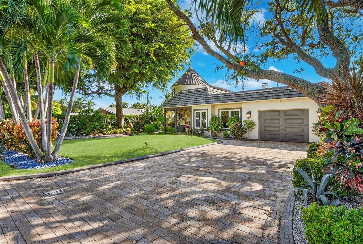 Attached, Backyard, Exterior, Facade, Cape Cod